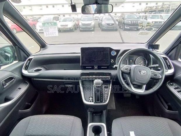 Toyota Noah 2022 Black