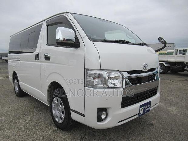 Toyota HiAce 2021 White