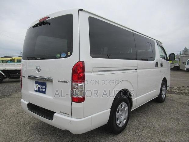 Toyota HiAce 2021 White