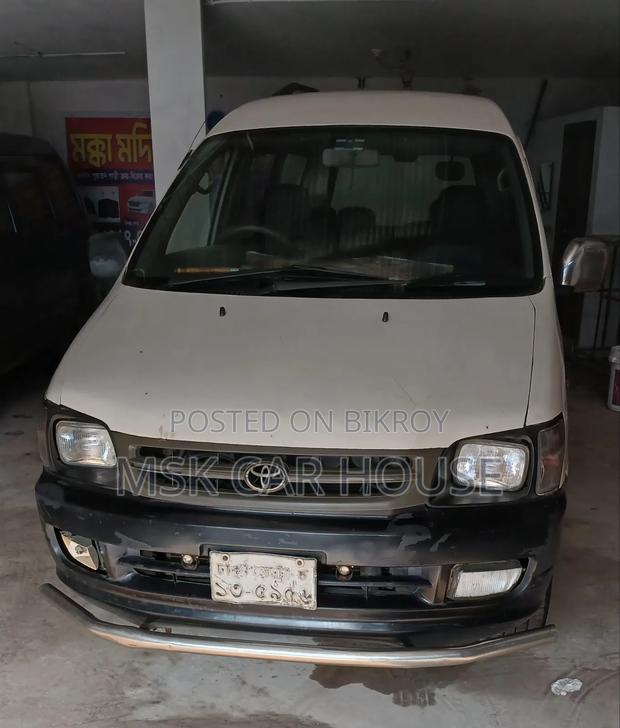 Toyota Noah 2005 White