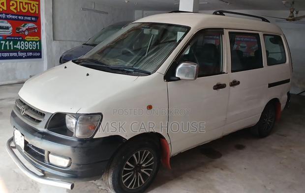 Toyota Noah 2005 White