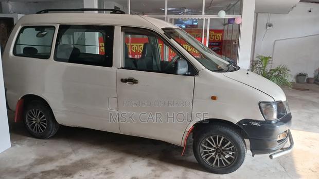 Toyota Noah 2005 White