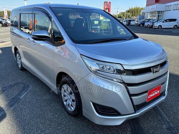 Toyota Noah 2021 Silver