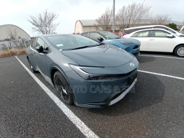 Toyota Prius 2024 Gray