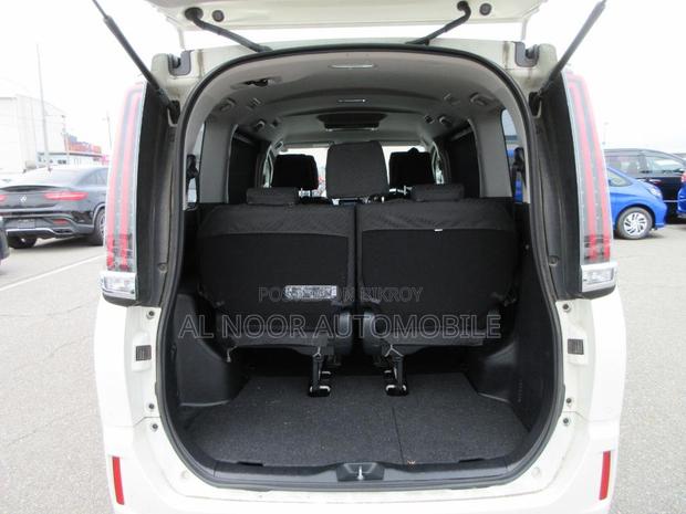 Toyota Noah 2021 White