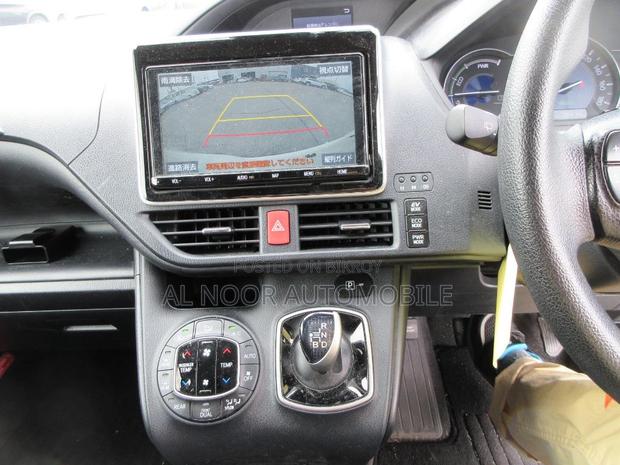 Toyota Noah 2021 White