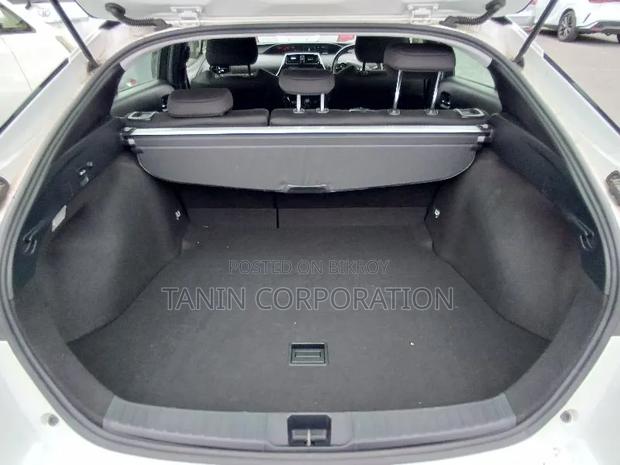 Toyota Prius 2021 Pearl