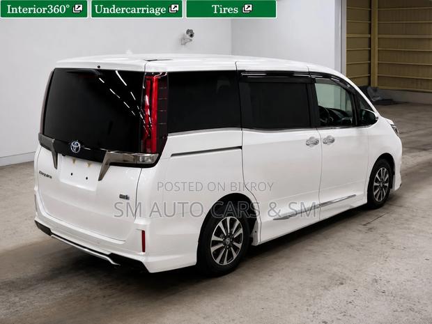 Toyota Esquire 2021 Pearl