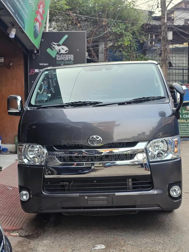Toyota HiAce 2021 Gray