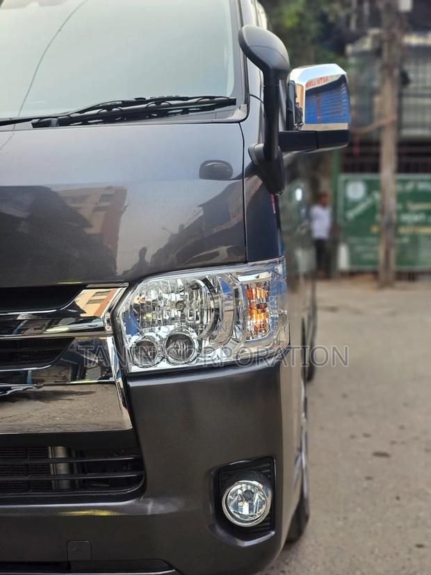 Toyota HiAce 2021 Gray