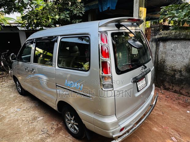 Toyota Noah 2.0 FWD (8 Seater) 2005 Silver