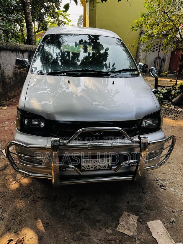 Toyota Noah 2.0 FWD (8 Seater) 2005 Silver