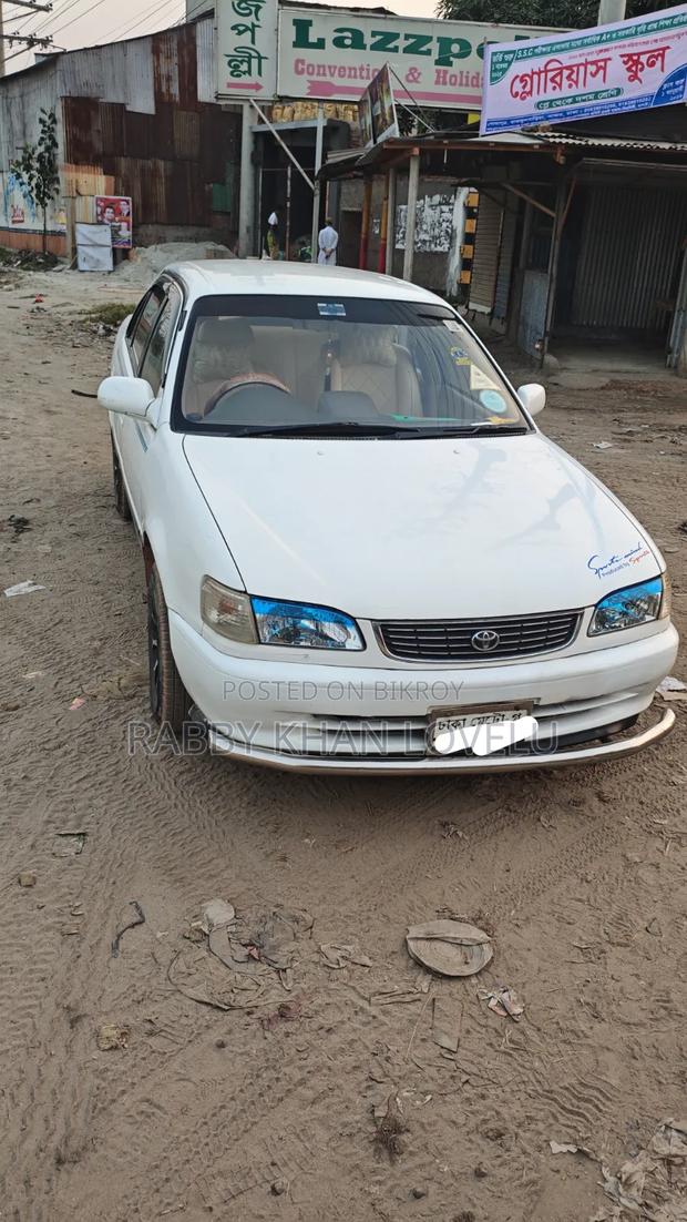 Toyota Corolla 2000 White