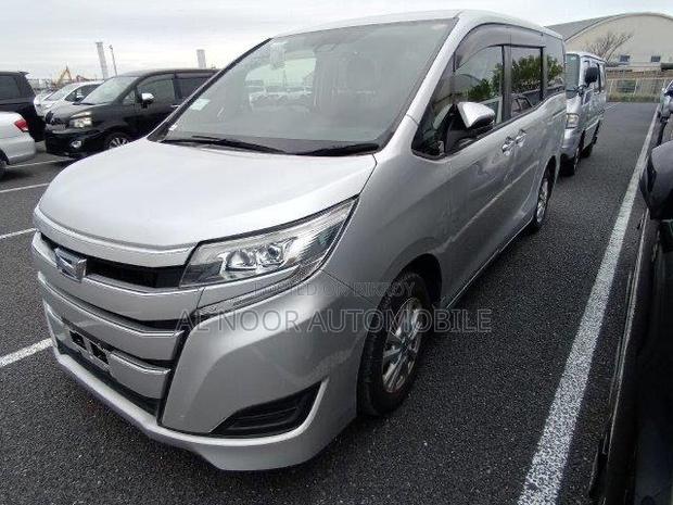 Toyota Noah 2021 Silver