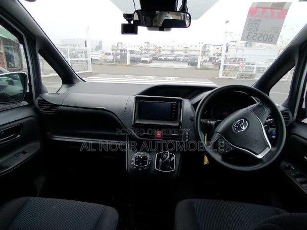 Toyota Noah 2021 Silver