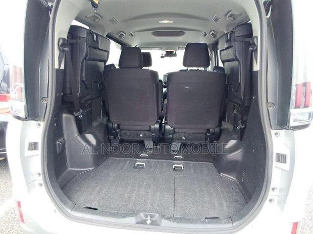 Toyota Noah 2021 Silver