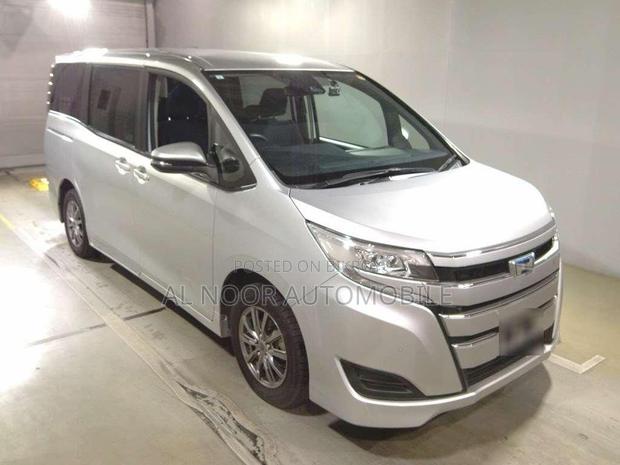 Toyota Noah 2021 Silver
