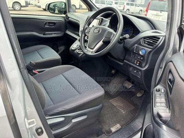 Toyota Noah 2021 Silver