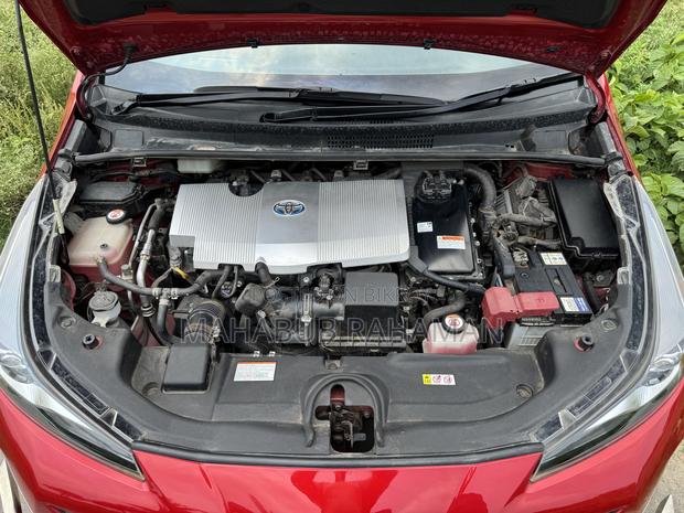 Toyota Prius L FWD 2019 Red