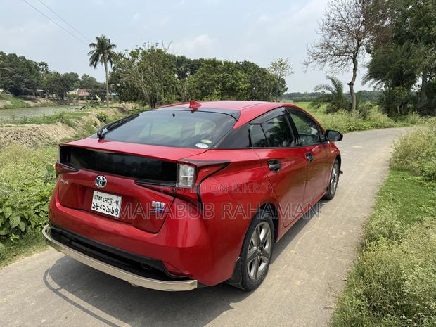 Toyota Prius L FWD 2019 Red