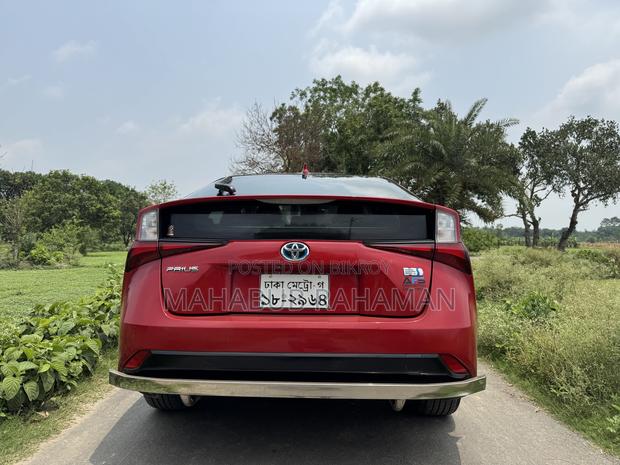 Toyota Prius L FWD 2019 Red
