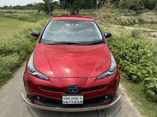 Toyota Prius L FWD 2019 Red