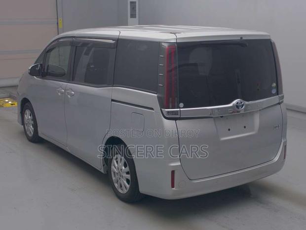 Toyota Noah 2021 Silver