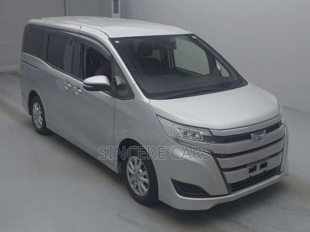 Toyota Noah 2021 Silver