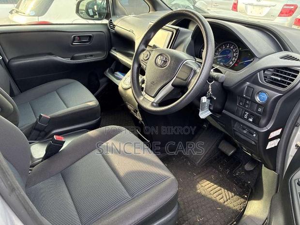 Toyota Noah 2021 Silver