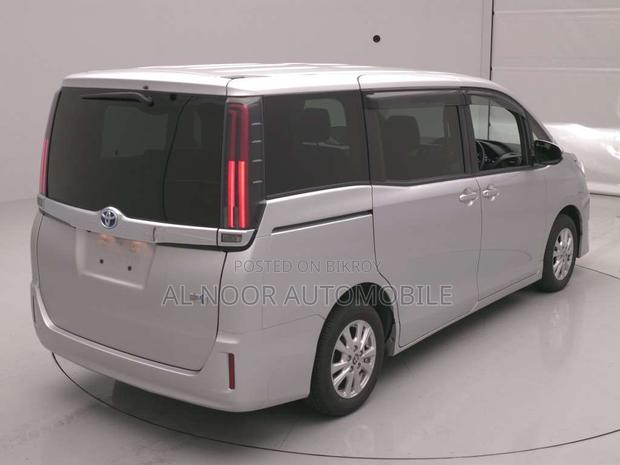 Toyota Noah 2021 Silver
