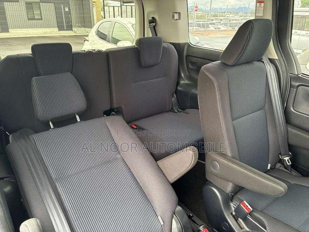 Toyota Noah 2021 Silver