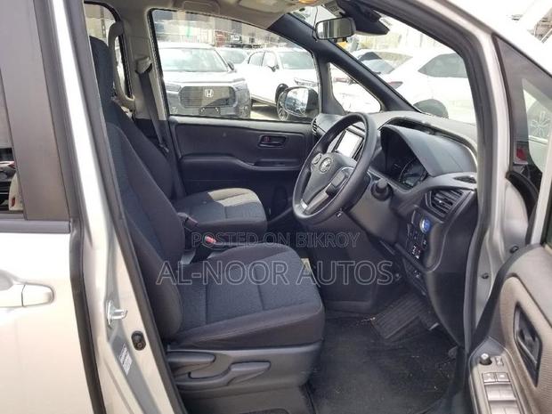 Toyota Noah 2021 Silver