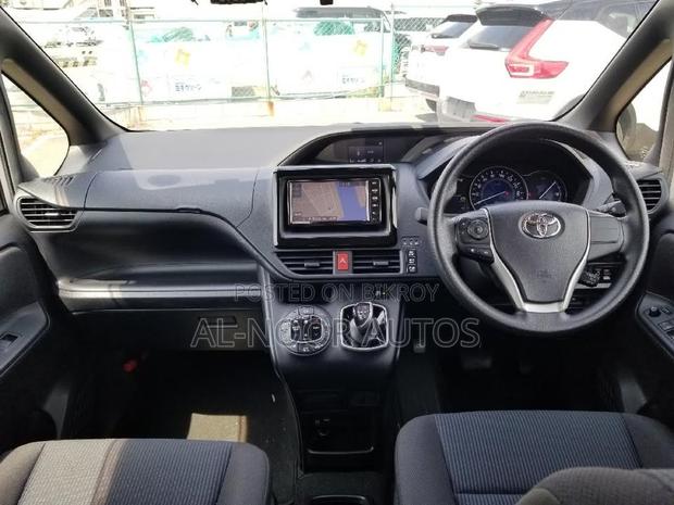 Toyota Noah 2021 Silver