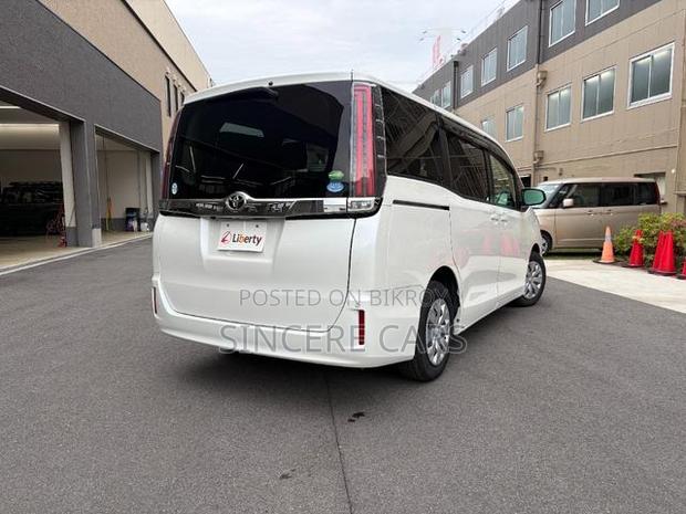 Toyota Noah 2021 Pearl