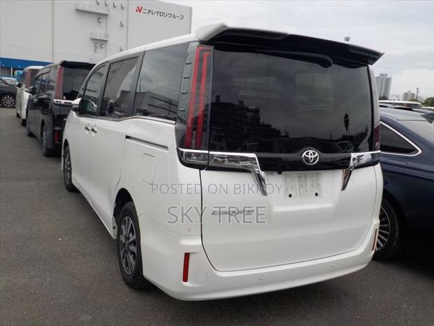 Toyota Esquire 2021 Pearl