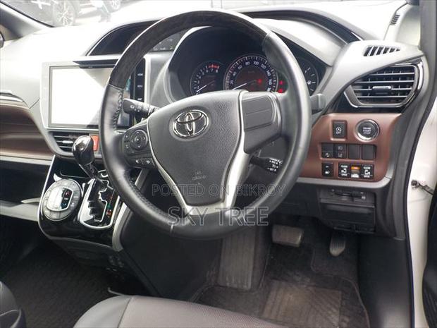 Toyota Esquire 2021 Pearl