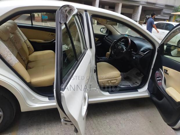 Toyota Premio 2016 Off White