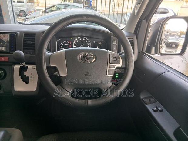 Toyota HiAce 2021 White