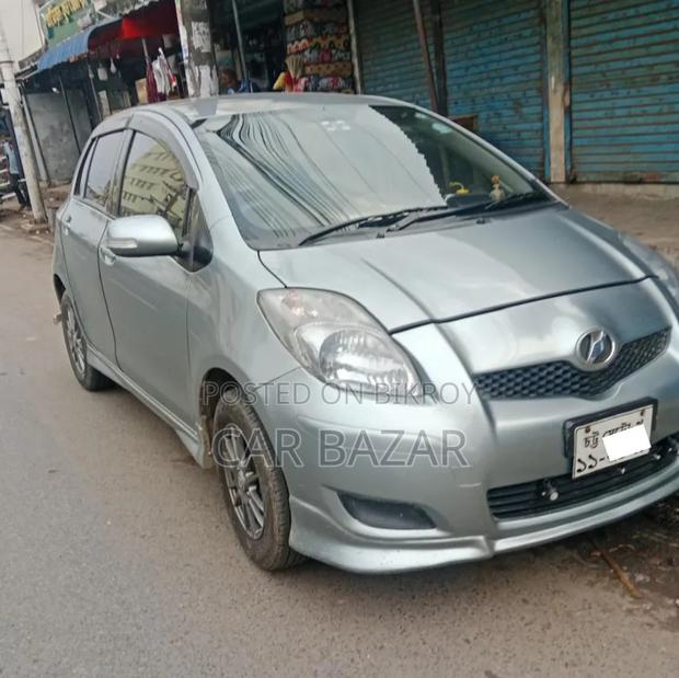 Toyota Vitz 2009 Green