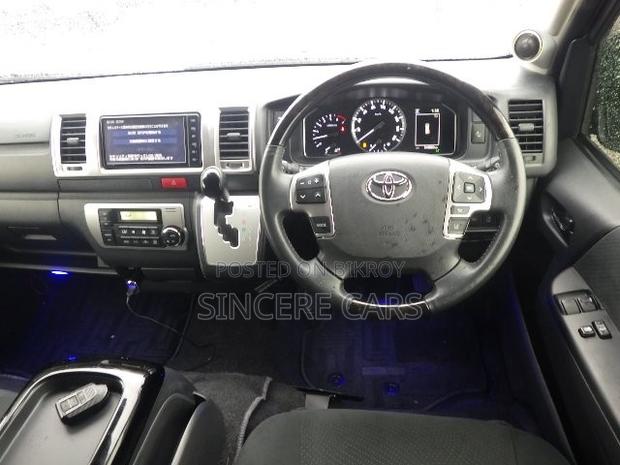 Toyota HiAce 2022 Black