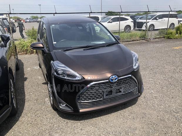Toyota Sienta 1.5 Hybrid FWD 2021 Brown
