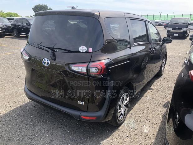 Toyota Sienta 1.5 Hybrid FWD 2021 Brown