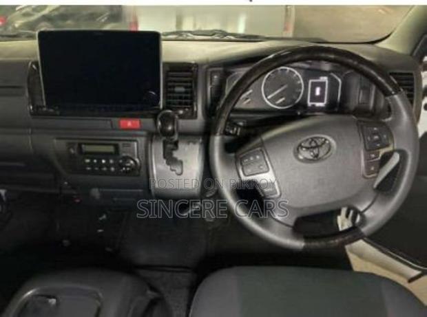 Toyota HiAce 2021 Pearl