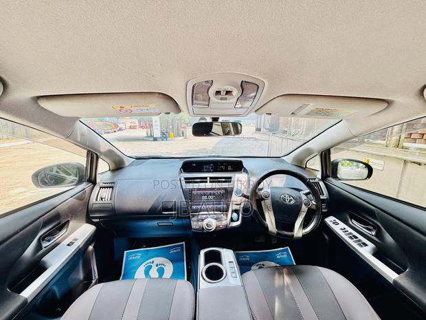 Toyota Prius 4dr Hatchback (1.8L 4cyl Gas/Electric Hybrid CVT) 2016
