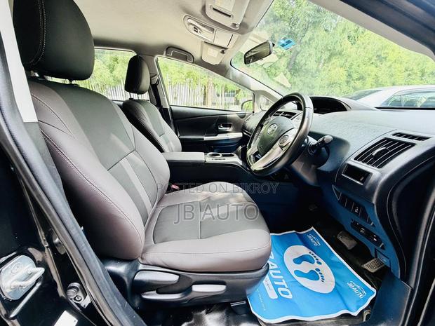 Toyota Prius 4dr Hatchback (1.8L 4cyl Gas/Electric Hybrid CVT) 2016