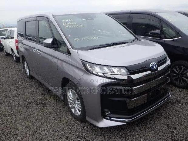 Toyota Noah 2022 Silver