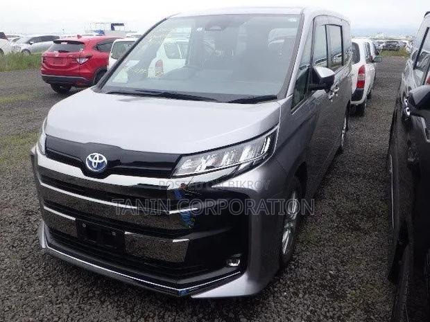 Toyota Noah 2022 Silver