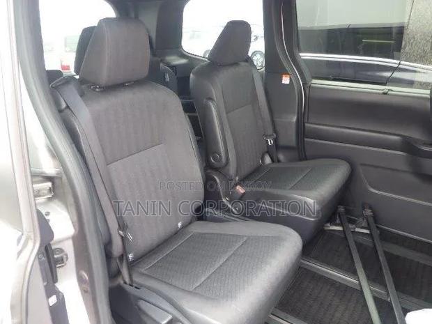 Toyota Noah 2022 Silver