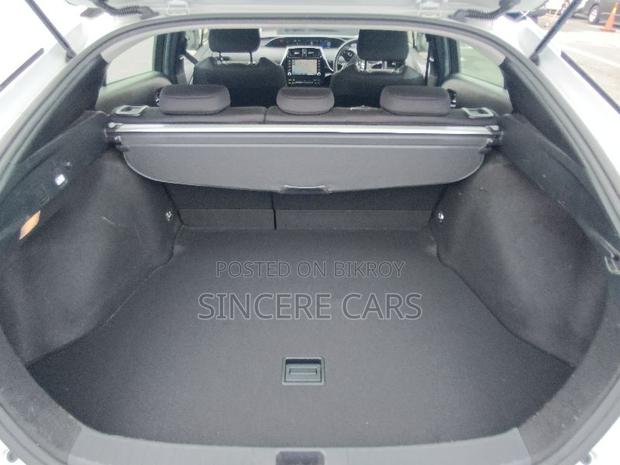 Toyota Prius L 2021 Pearl