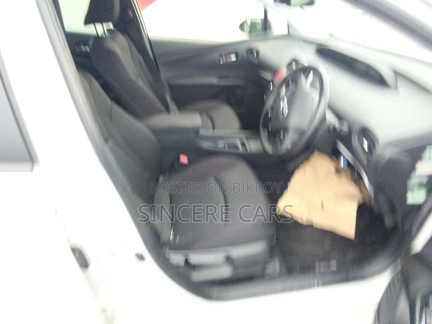 Toyota Prius L 2021 Pearl